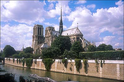 NotreDameSmall.jpg (35368 bytes)