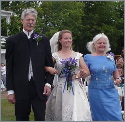 bridewalk2.jpg (19491 bytes)
